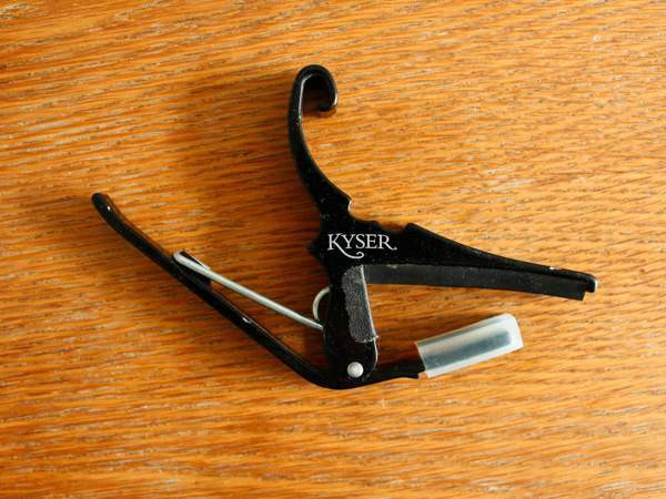 Kyser teräskielisen kitaran capo Tampere – foto 1