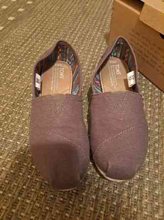 Tomsit luumunväriset 37 Espoo