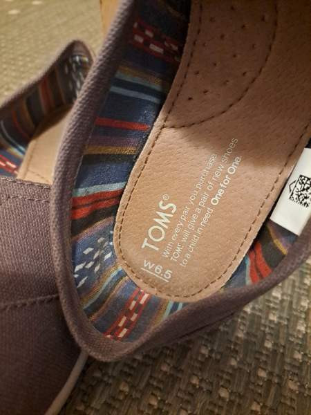 Tomsit luumunväriset 37 Espoo - valokuva 2