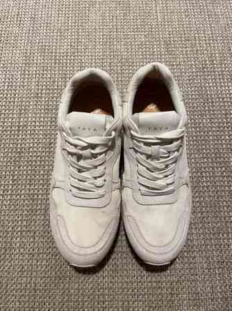 YAYA valkoiset lenkkarit Helsinki