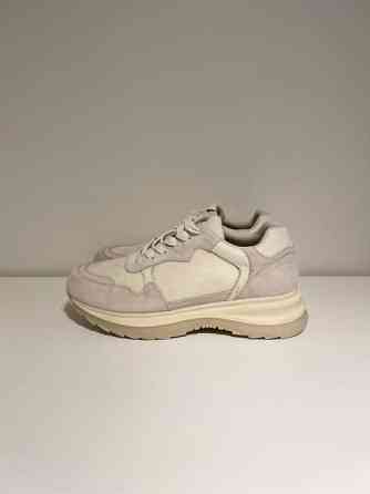 YAYA valkoiset lenkkarit Helsinki