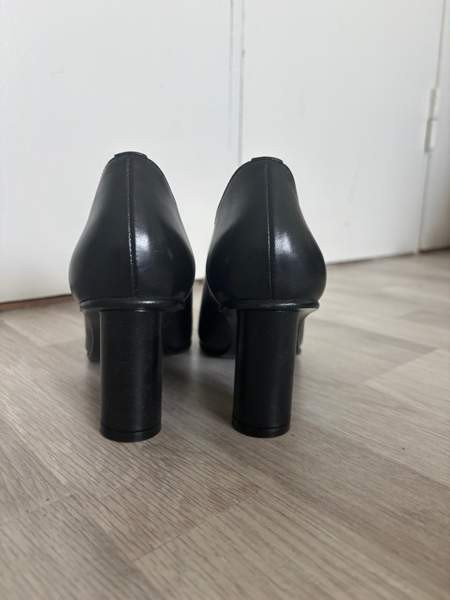 Marimekko nahkaiset korkokengät Helsinki - valokuva 5