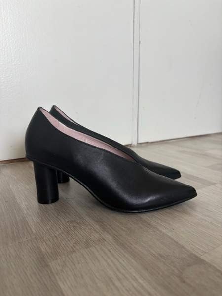 Marimekko nahkaiset korkokengät Helsinki - valokuva 2