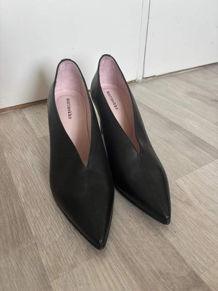 Marimekko nahkaiset korkokengät Helsinki - valokuva 3