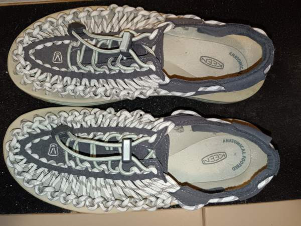 Hauskat Keen Uneek narusandaalit (25 cm/EU 38,5) Эспоо - изображение 6