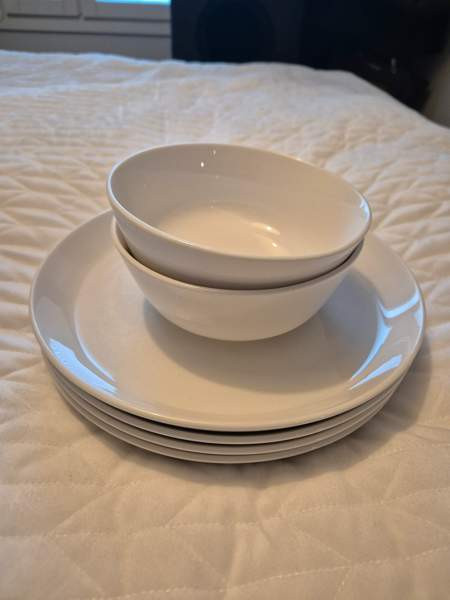 Valkoiset House lautaset Oulu - valokuva 1