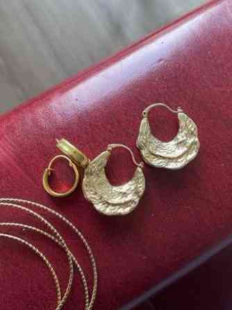 Kullanvärisiä korvakoruja Рованиеми