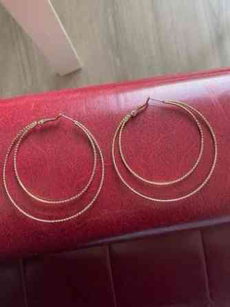 Kullanvärisiä korvakoruja Рованиеми