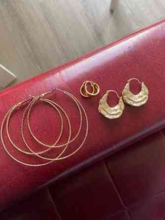 Kullanvärisiä korvakoruja Рованиеми