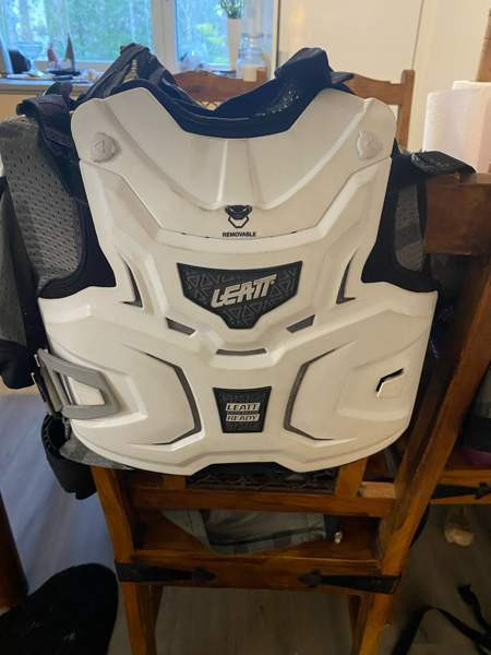 Leatt rintapanssari Kuopio – foto 1
