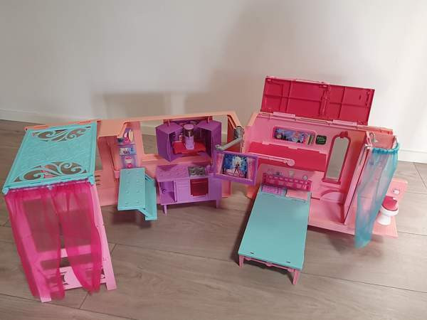 Barbie matkailuauto koti Espoo – foto 2
