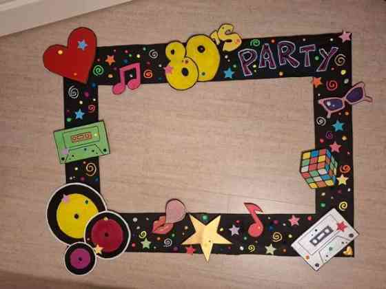 80-luvun teemabileisiin rekvisiittaa Masku