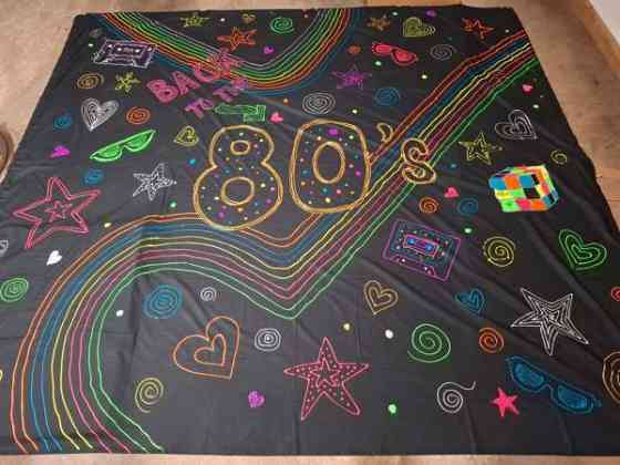 80-luvun teemabileisiin rekvisiittaa Masku