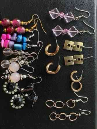 Erilaisia korvakoruja 10paria 2e Рованиеми