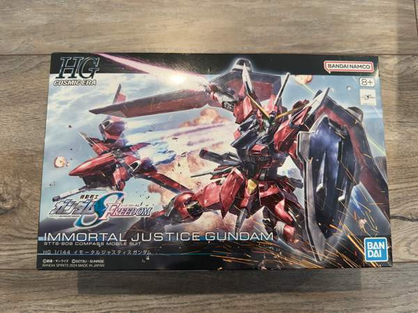Gunpla Immortal Justice Gundam HG Kokkola - valokuva 1