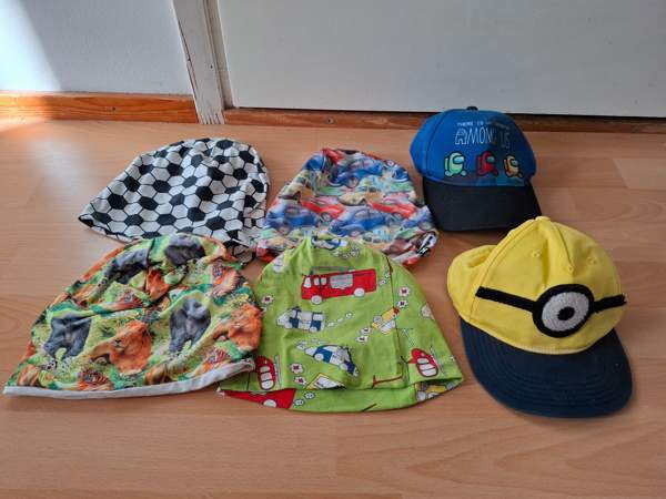 4kpl syys/kevätpipoja ja kaksi lippistä Helsinki - photo 1