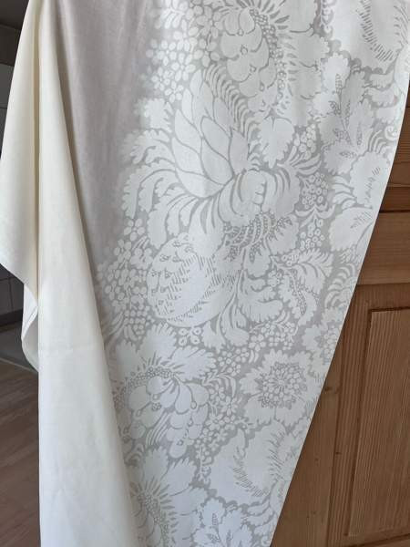 Marimekko Ananas kangas valkoinen Kuopio - valokuva 2