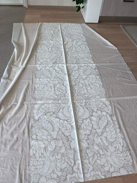 Marimekko Ananas kangas valkoinen Kuopio - valokuva 1