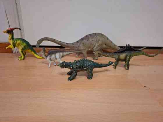 5kpl kasvissyöjä dinosauruksia Helsinki