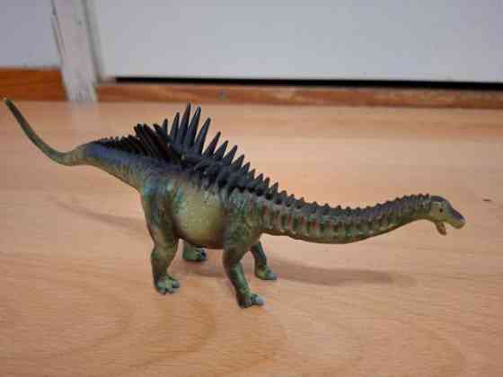 5kpl kasvissyöjä dinosauruksia Helsinki