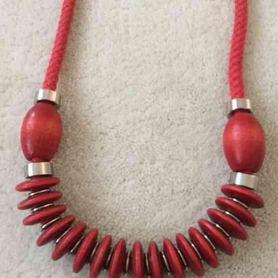 Aarikka punainen kaulakoru Keuruu