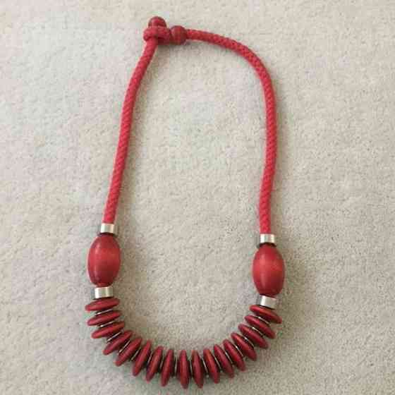 Aarikka punainen kaulakoru Keuruu