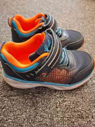 Leaf-merkkiset vilkkuvat lenkkarit Masku