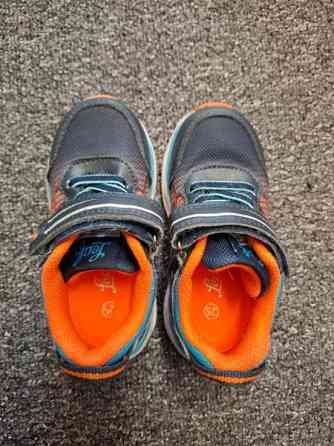 Leaf-merkkiset vilkkuvat lenkkarit Masku