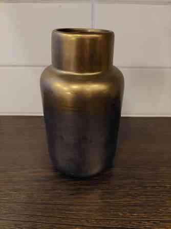 Kukkamaljakko. Väri kupari ja hopea Lahti