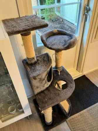 Kissojen raapimispuu / kiipeilypuu Turku