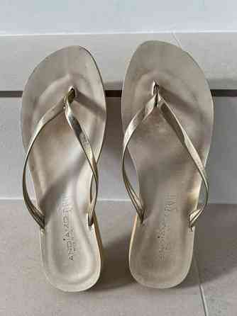 Kullansävyiset Andiamon sandaalit 40 Heinola