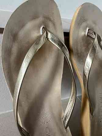 Kullansävyiset Andiamon sandaalit 40 Heinola