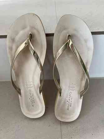 Kullansävyiset Andiamon sandaalit 40 Heinola