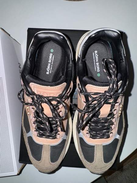 Björn Borg, Helly Hansen ja New Balance kengät Kemi - valokuva 2