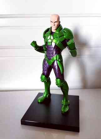 Kotobukiya ARTFX Lex Luthor patsas Tampere