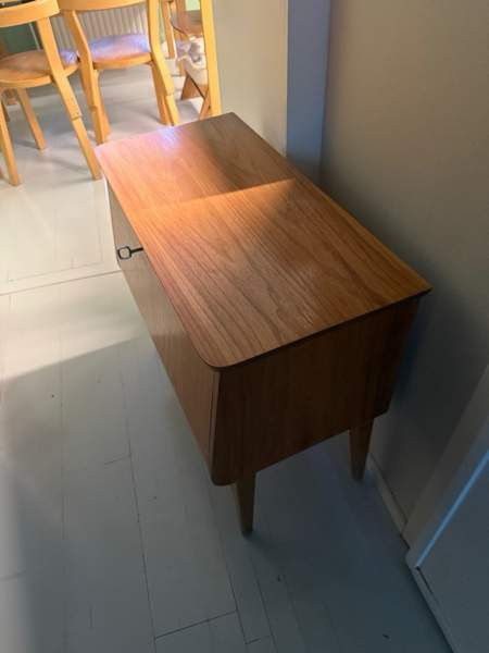 50-luvun priimakuntoinen lipasto Helsinki - изображение 4