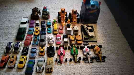 Pikkuautoja/työkoneita Leppävirta