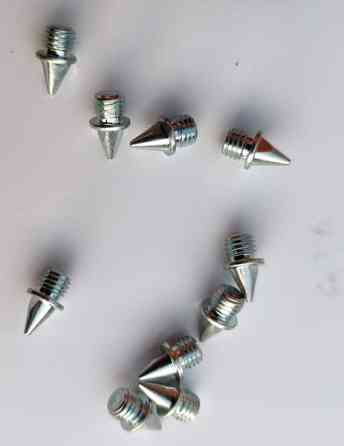 Adidas työkalu-avain piikkareihin ja 10 kpl piikkejä, uusi Salo