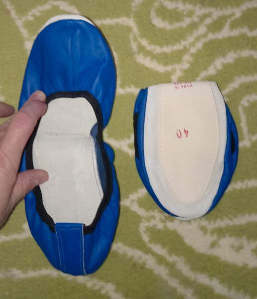 Uudet, nahkaiset jumppatossut Akaa – foto 1