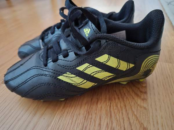 Adidas nappikset 30 Helsinki – foto 2