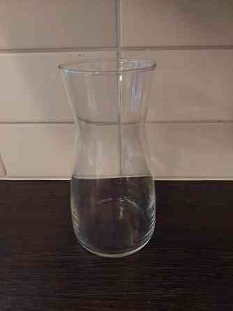 Karaffi, kaadin tai käy myös maljakoksi. Lahti