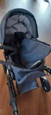 Harmaat nukenvaunut kantokassilla Lohja