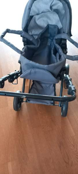 Harmaat nukenvaunut kantokassilla Lohja - valokuva 2