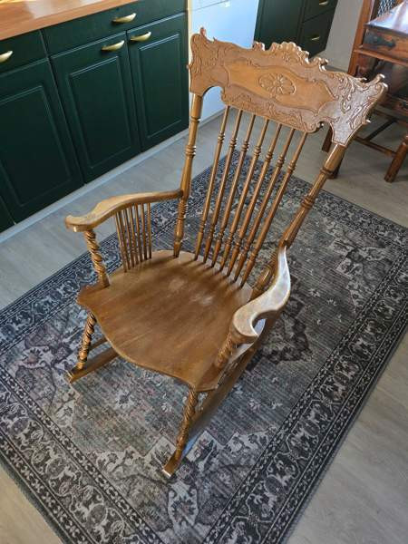 Koristeellinen keinutuoli Alavus - valokuva 1