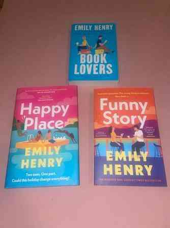 Kirjoja (in English, Emily Henry) Kotka