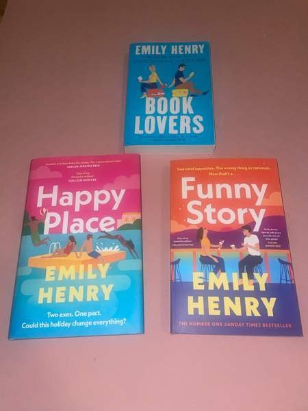 Kirjoja (in English, Emily Henry) Kotka - valokuva 1