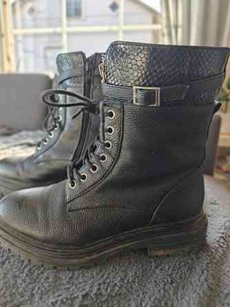 Mustat nilkkurit Parainen