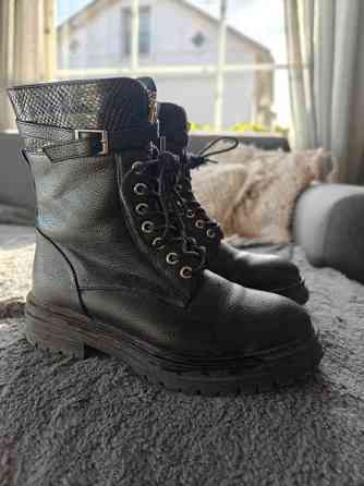 Mustat nilkkurit Parainen