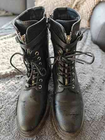 Mustat nilkkurit Parainen