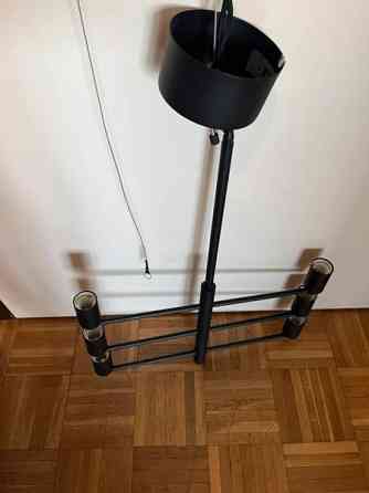 Musta metallinen kattovalaisin Tampere